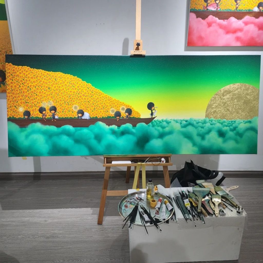 Shiro Utafusa creates paintings at gallery